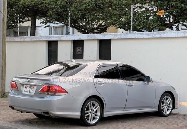Toyota Crown 2011 Silver