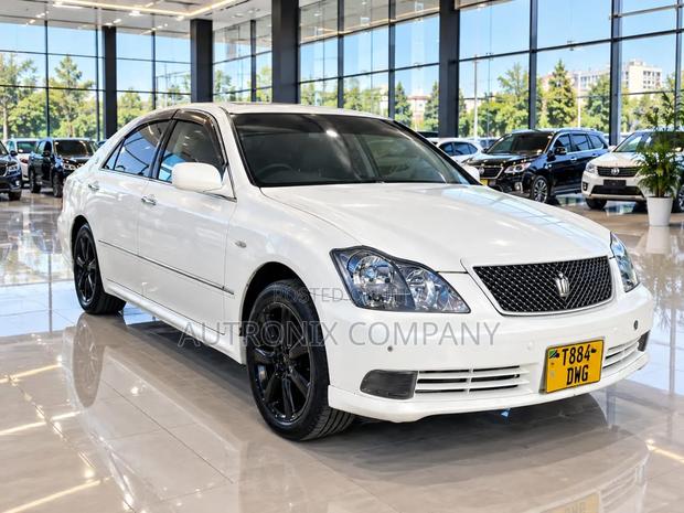 Toyota Crown 2006 White