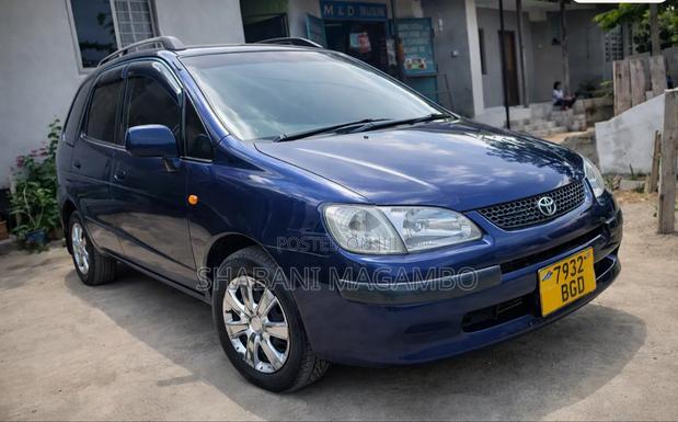 Toyota Corolla Spacio 2000 Blue