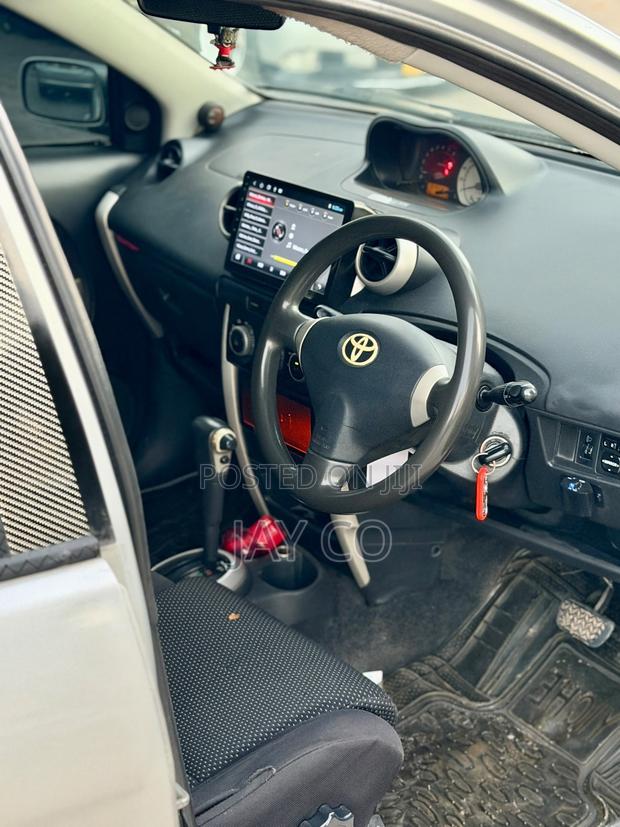 Toyota IST 2004 Silver