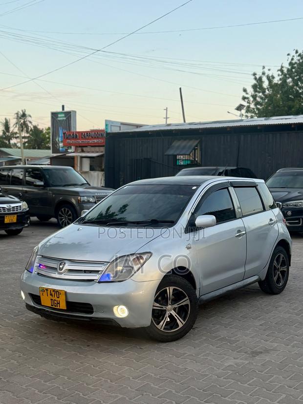 Toyota IST 2004 Silver