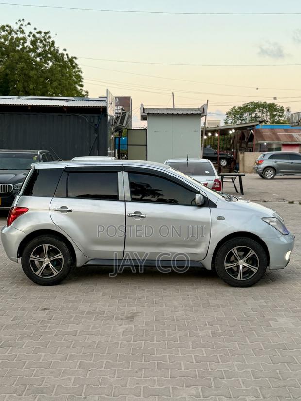 Toyota IST 2004 Silver