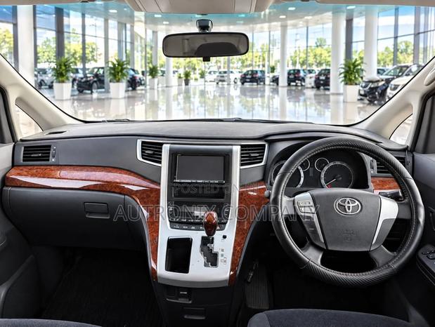 Toyota Vellfire 2009 Gray