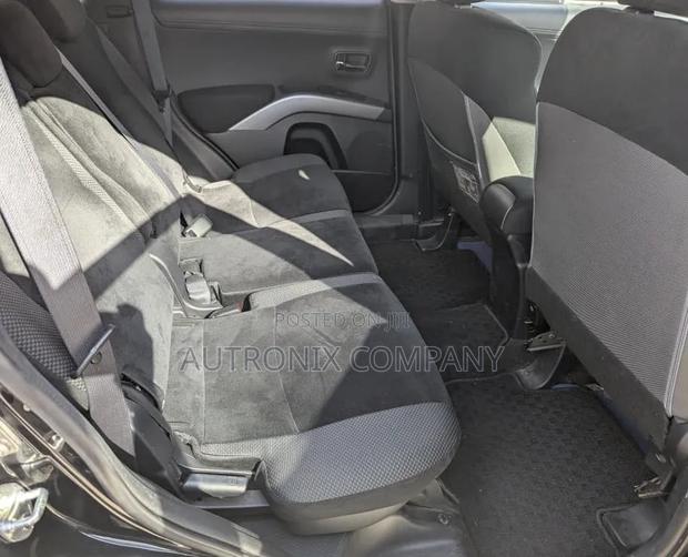 Mitsubishi Outlander 2012 Black
