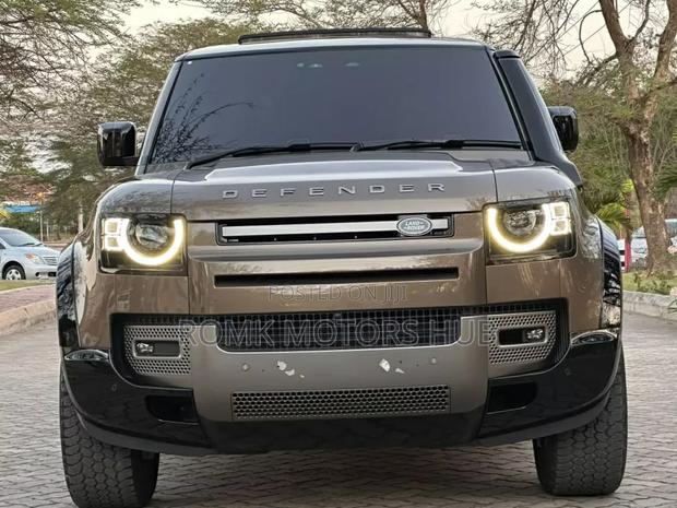 Land Rover Defender 2025 Brown