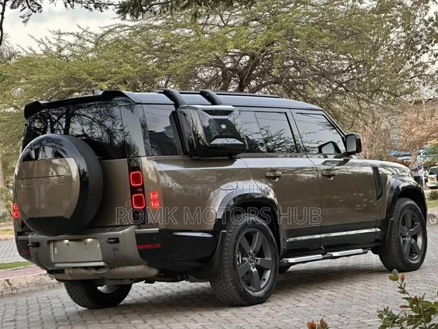 Land Rover Defender 2025 Brown