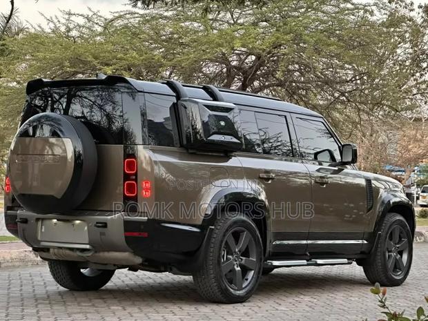 Land Rover Defender 2025 Brown