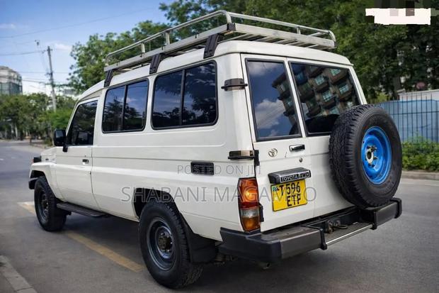 Toyota Land Cruiser 2007 White