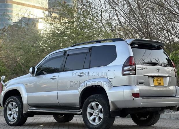Toyota Land Cruiser Prado 2005 Silver
