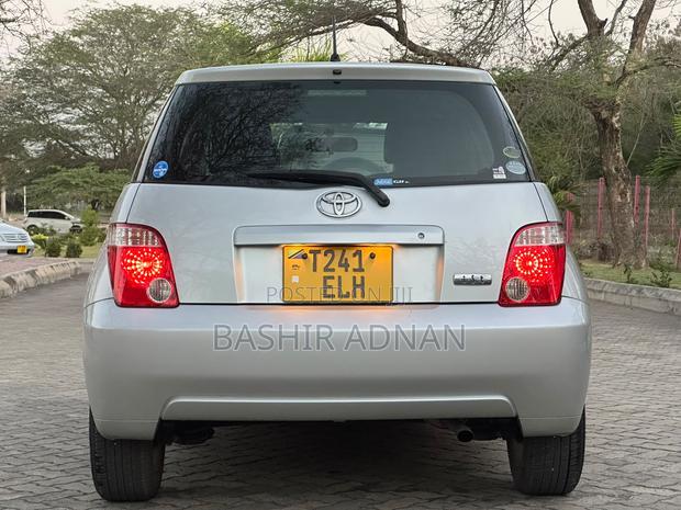 Toyota IST 2005 Silver
