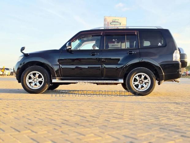Mitsubishi Pajero 3.0 2010 Matt Black