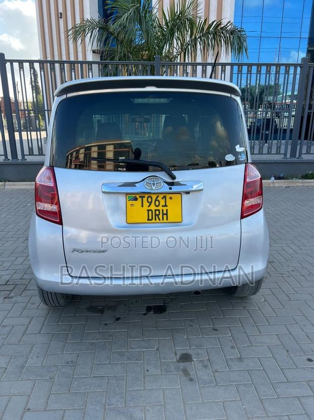 Toyota Ractis 1.5 FWD 2006 Silver