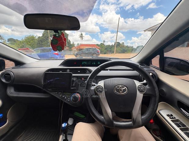 Toyota Aqua 2012 Gray