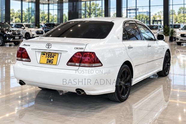 Toyota Crown 2005 White