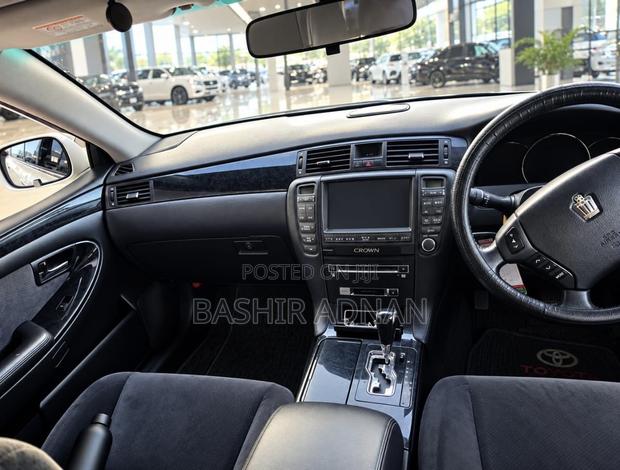 Toyota Crown 2005 White
