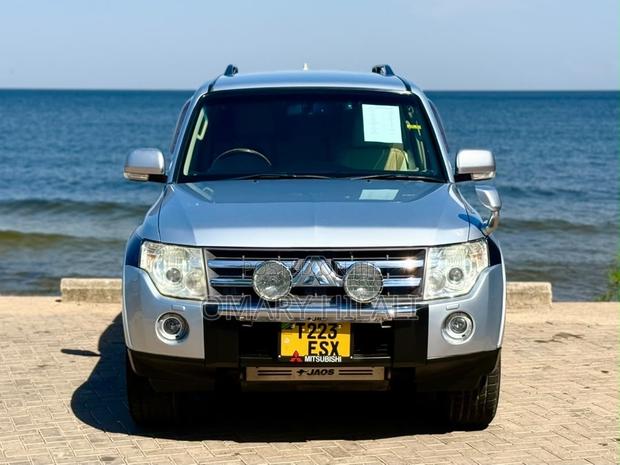 Mitsubishi Pajero 2006 Silver