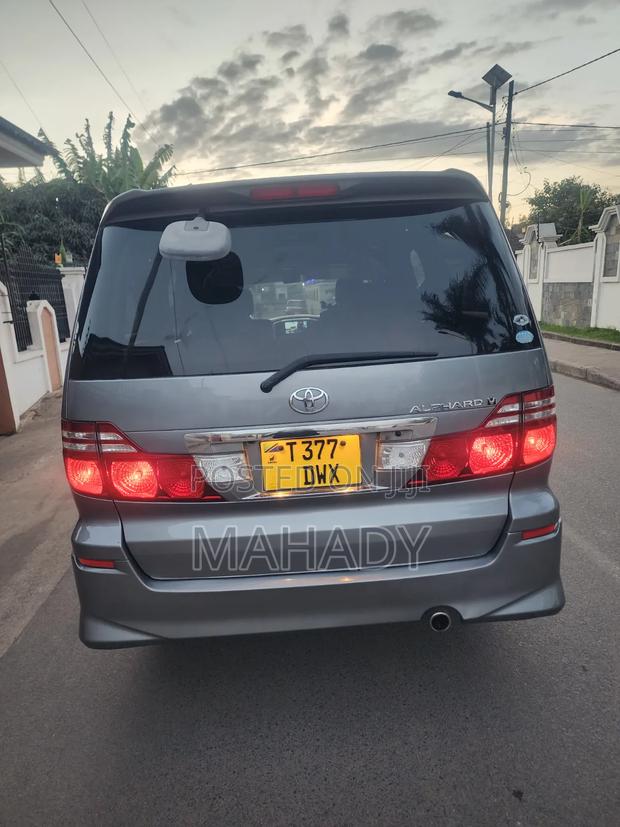 Toyota Alphard 2006 Blue