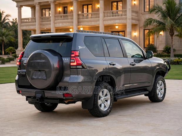 Toyota Land Cruiser Prado 2023 Gray