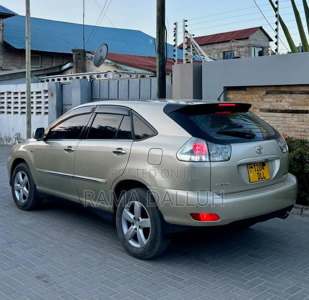 Toyota Harrier 2005 Gold