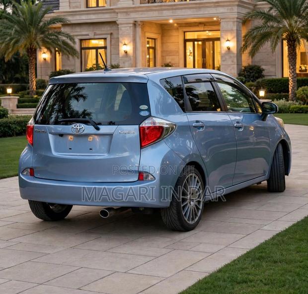 Toyota Ractis 2010 Blue
