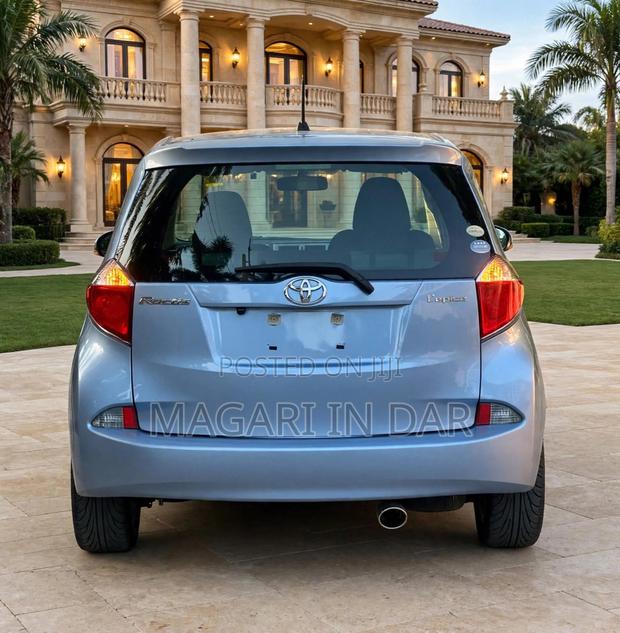 Toyota Ractis 2010 Blue
