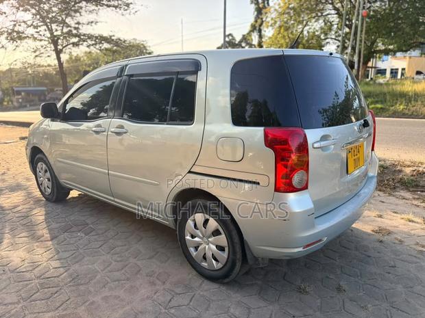 Toyota Raum 2005 Blue