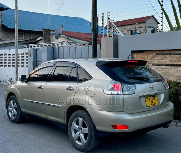 Toyota Harrier 2006 Gold