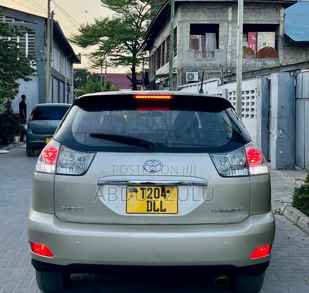Toyota Harrier 2006 Gold