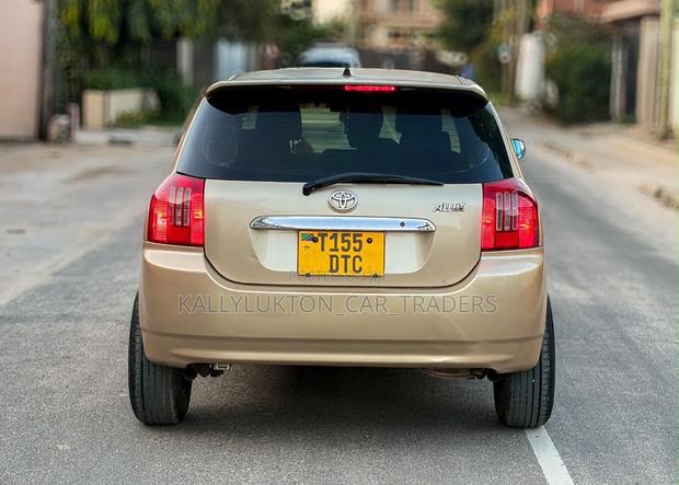 Toyota Allex 2005 Gold