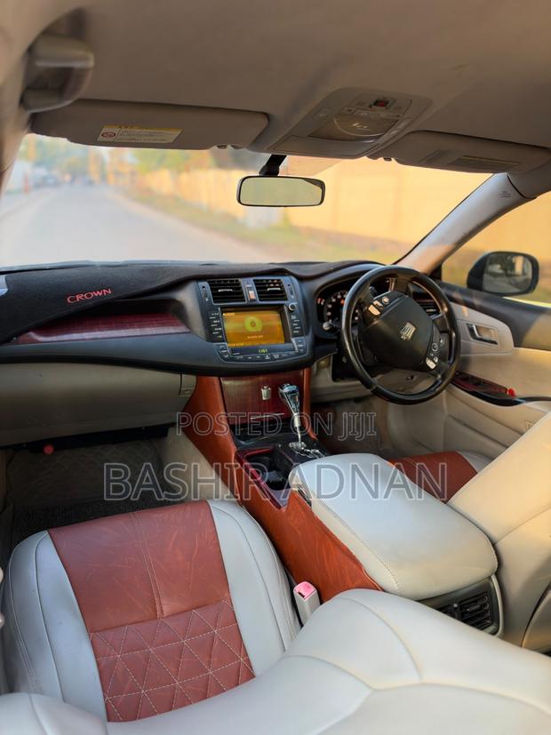 Toyota Crown 2010 Black