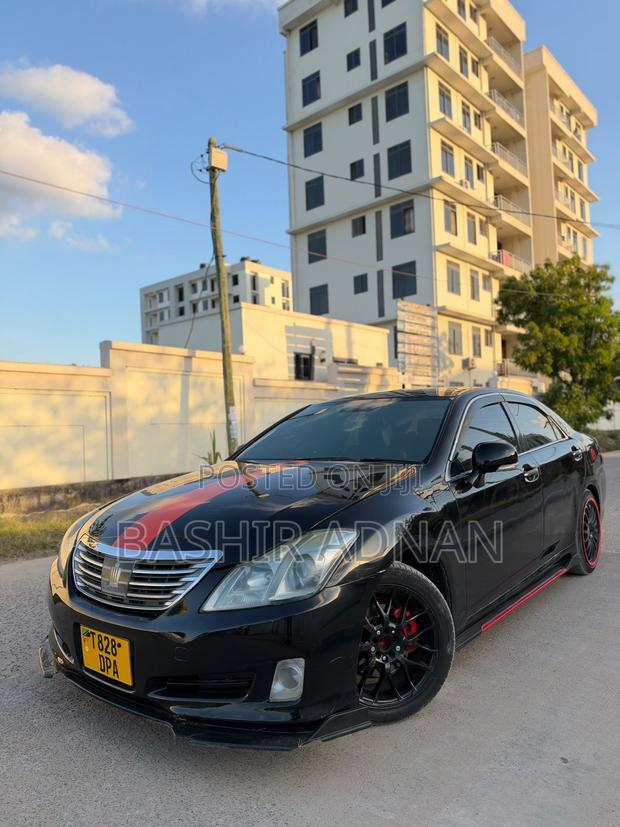 Toyota Crown 2010 Black