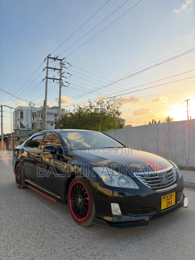 Toyota Crown 2010 Black