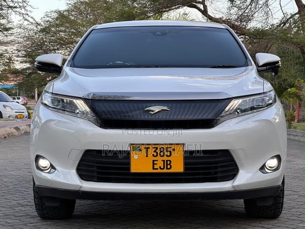 Toyota Harrier 2.0 2015 White