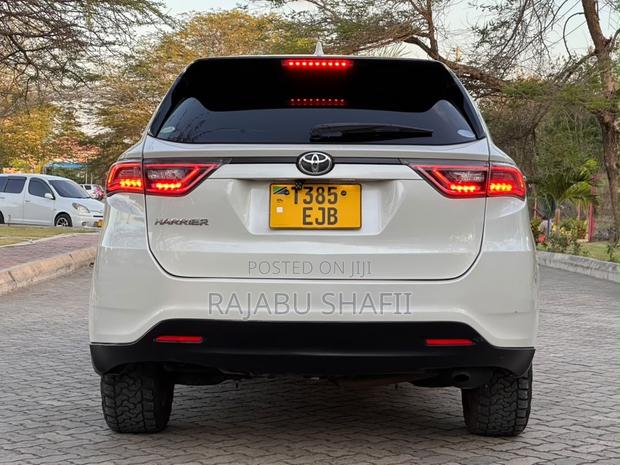 Toyota Harrier 2.0 2015 White