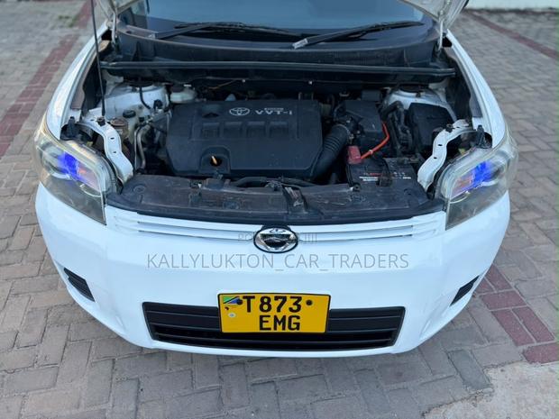 Toyota Corolla Rumion 2011 White