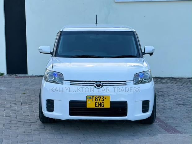 Toyota Corolla Rumion 2011 White