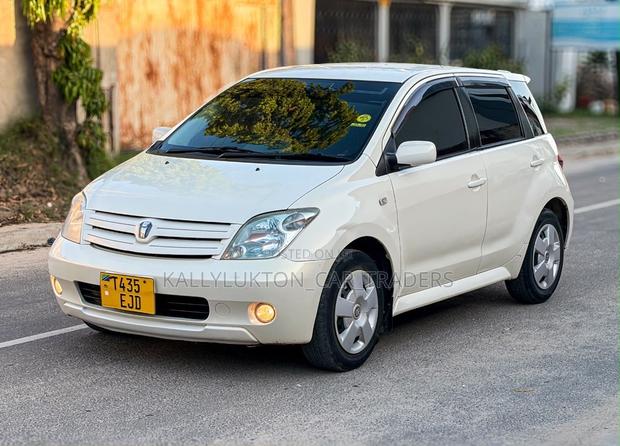 Toyota IST 2007 White