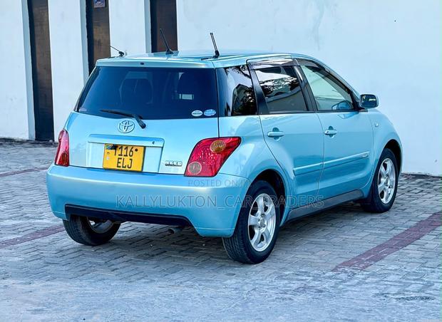 Toyota IST 2005 Blue