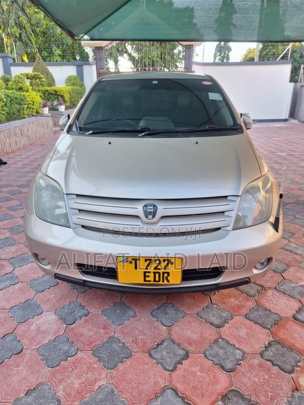 Toyota IST 2005 Brown