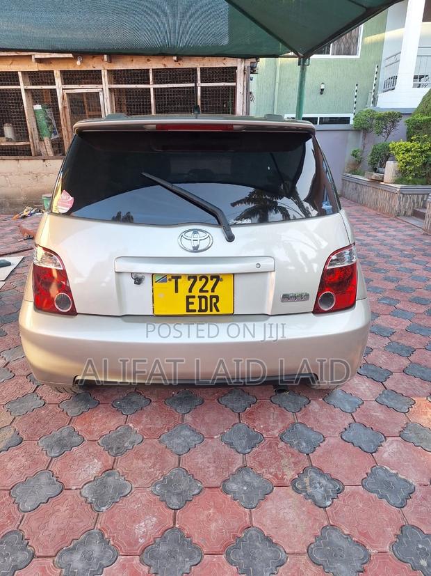 Toyota IST 2005 Brown
