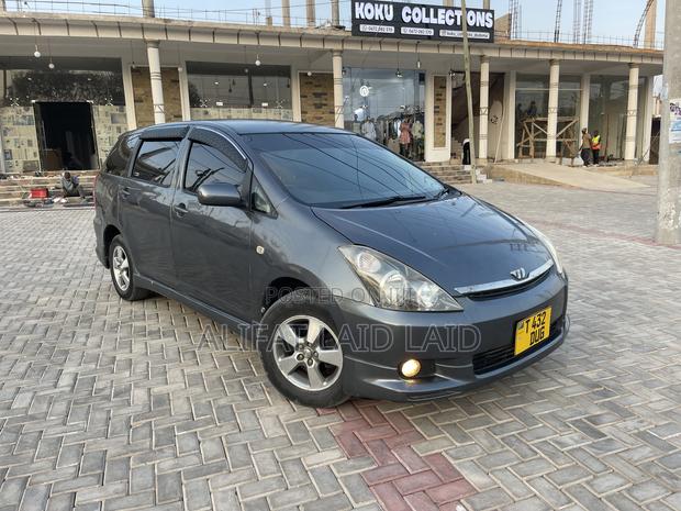 Toyota Wish 2004 Gray