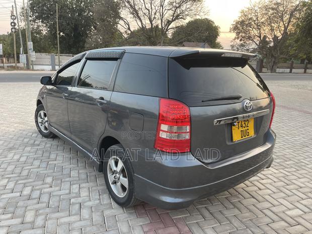 Toyota Wish 2004 Gray