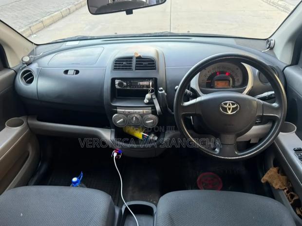 Toyota Passo 2005
