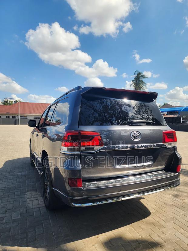 Toyota Land Cruiser 2017 Gray