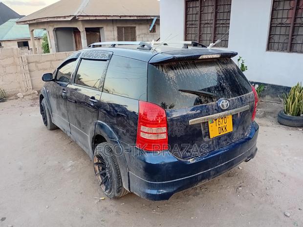 Toyota Wish 2005 Blue