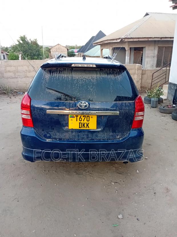 Toyota Wish 2005 Blue