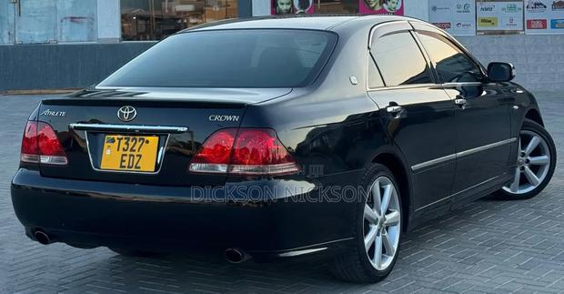 Toyota Crown 2006 Black