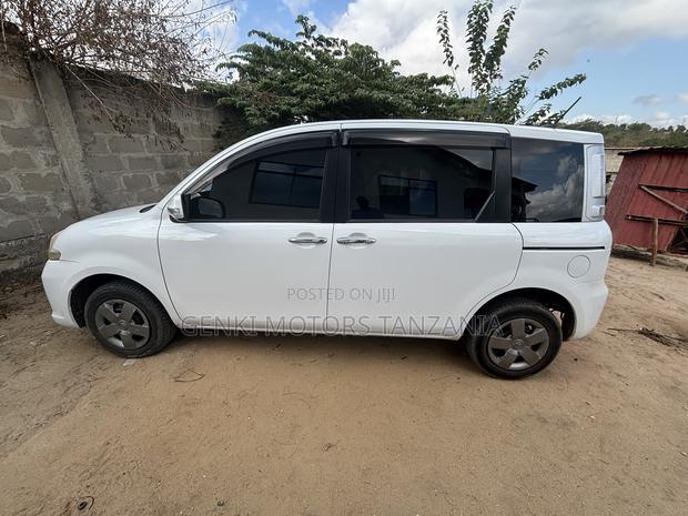 Toyota Sienta 1.5 AWD 2013 Pearl