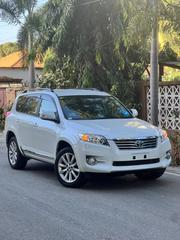 Toyota Vanguard 2011 White for sale