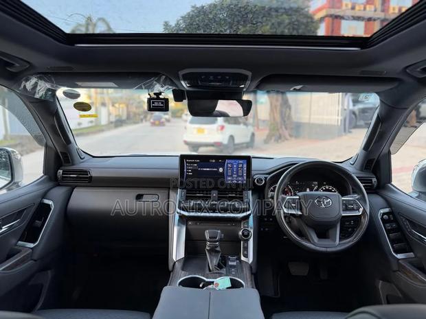 Toyota Land Cruiser 3.3 Diesel 4WD 2022 White